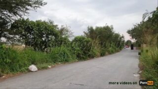 Ujizz hottie pulled down her jeans and let the dude fuck her in the pussy