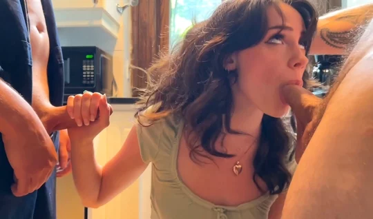 Sarapbeh A young chick tried MFM sex with double penetration.